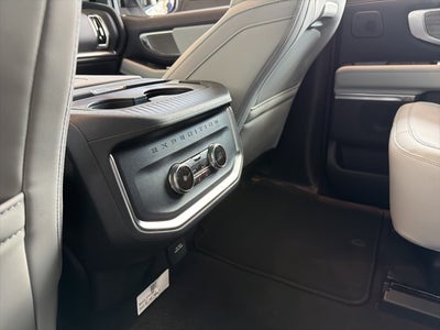 2025 Ford Expedition Platinum®