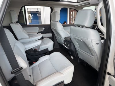 2025 Ford Expedition Platinum®