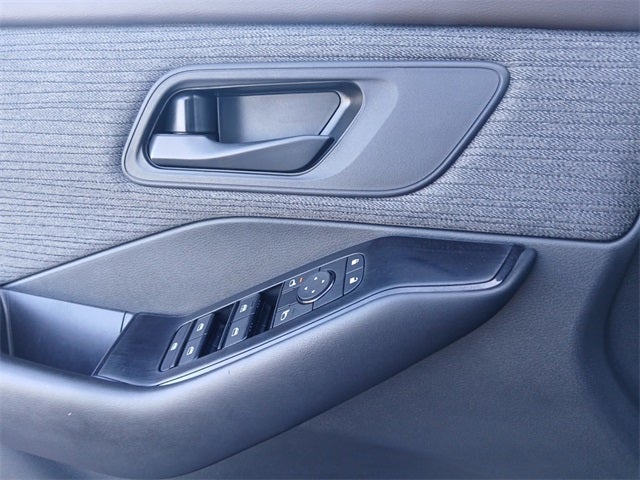 2023 Nissan Rogue Base