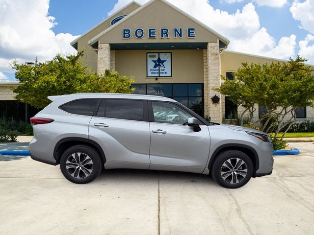 2023 Toyota Highlander Base