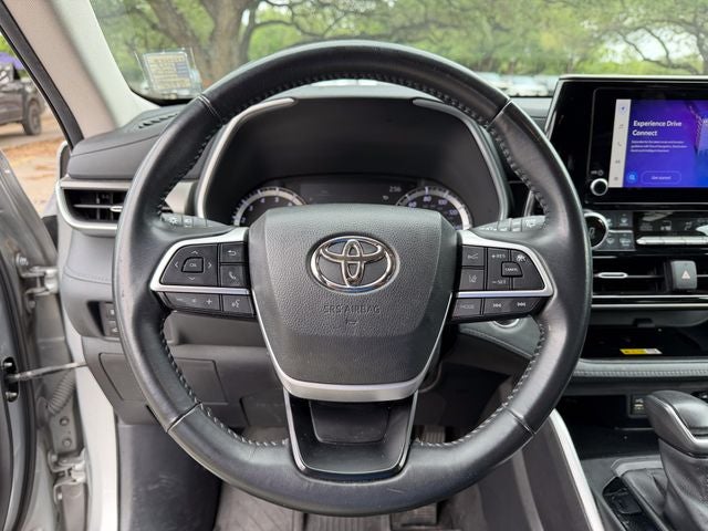 2023 Toyota Highlander Base