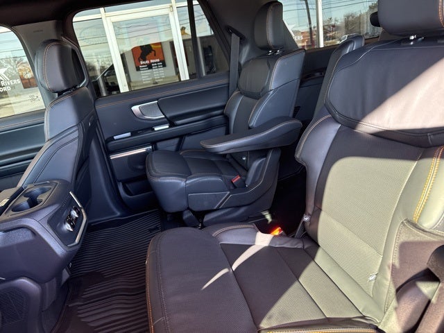 2025 Ford Expedition Base