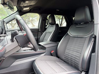 2025 Ford Explorer Base