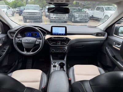 2022 Ford Escape Hybrid Titanium