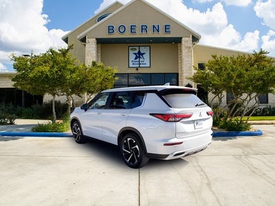 2023 Mitsubishi Outlander SE