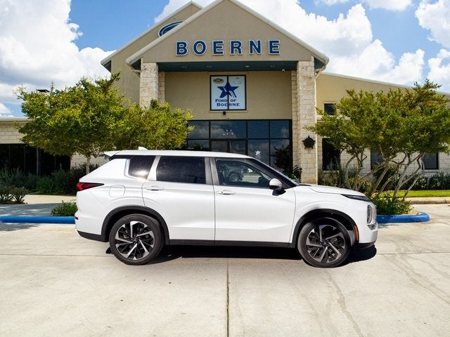 2023 Mitsubishi Outlander SE