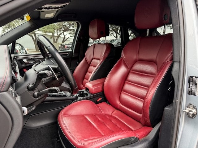 2023 Porsche Macan T