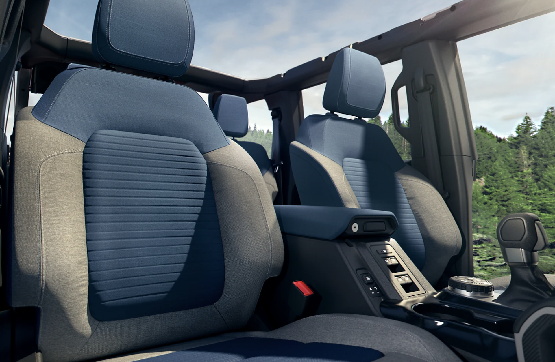 New 2024 Ford Bronco Interior Features Near Me in Beeville. TX