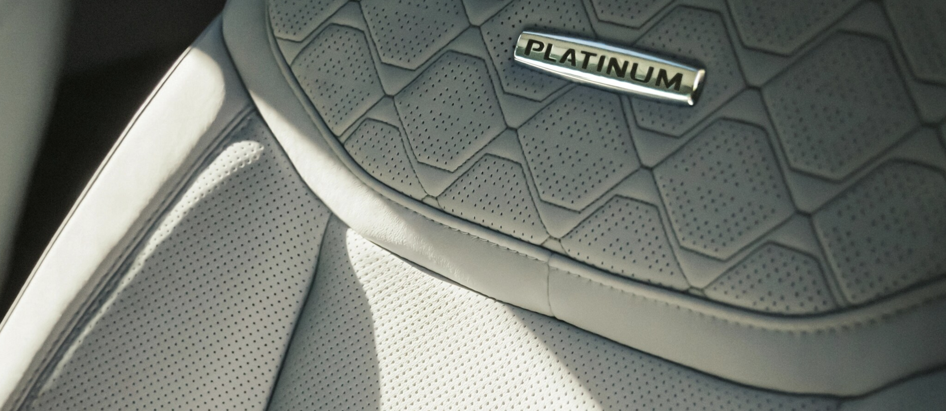 New 2025 Ford Explorer Interior Features Near Me in Beeville, TX